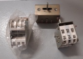 Sprzęt elektroniczny – pakiet zawierający 51 poz. asort. (wg oddzielnego wykazu), w tym m.in.: przełączniki warstwowe, przełączniki klawiszowe itp. 